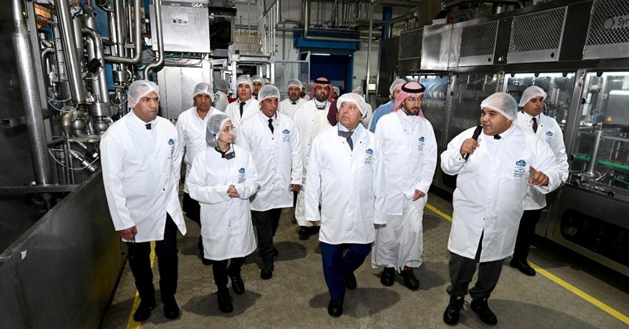 وزير الصناعة يفتتح ويتفقد مصانع غذائية بالنوبارية والسادات